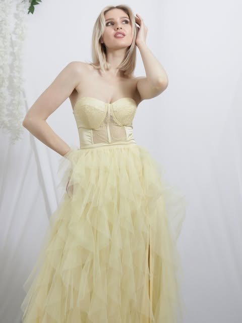 Abito in tulle color burro